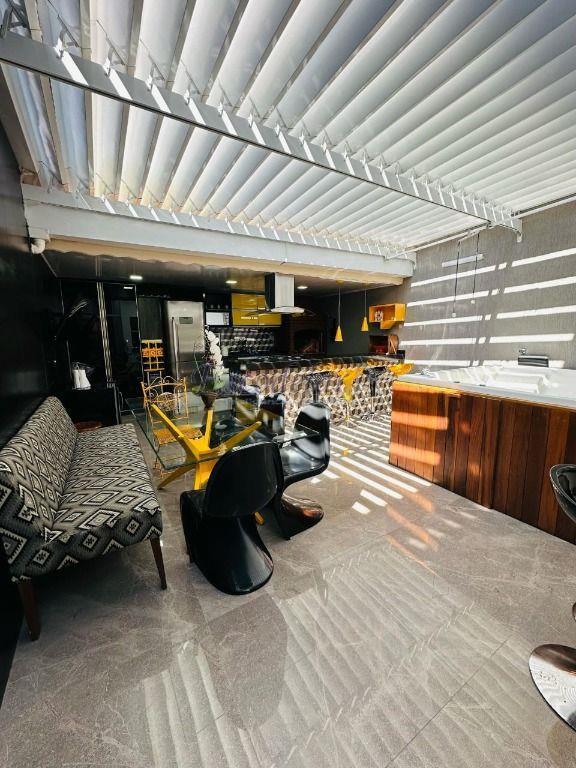 Casa em condominio fechado - 174m2 - 3 quartos - 1 suíte - 2 vagas - Pq. Itaguaçu
